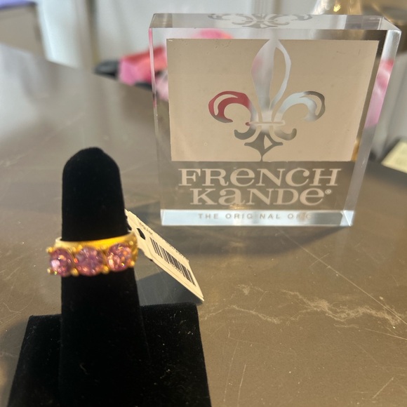 French Kande 24K Gold Clad Ring with 3 Pink Swarovski Crystals SZ: 8 - Picture 2 of 11